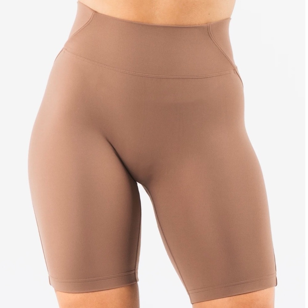 Alphalete NWOT Aura Biker Short 9" - Oak - Size Small